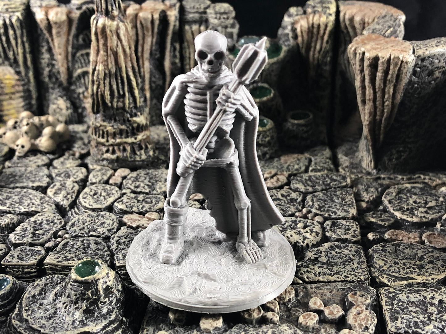 Giant Skeleton and his minions - 28mm High Quality 3D Print