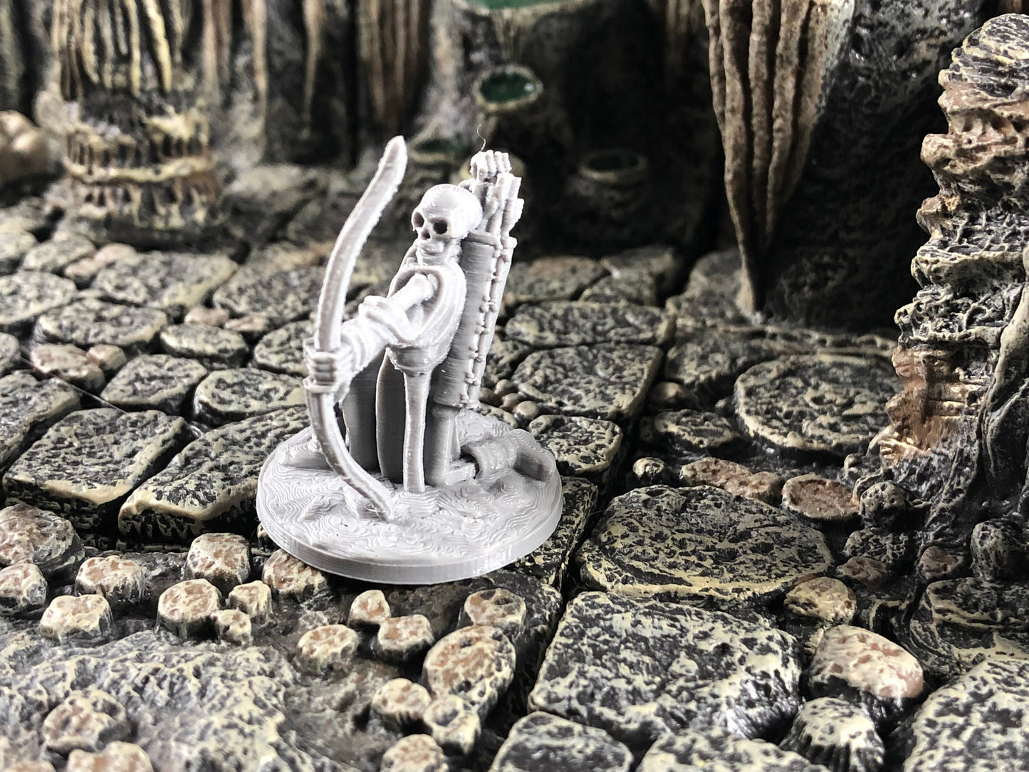 Giant Skeleton and his minions - 28mm High Quality 3D Print