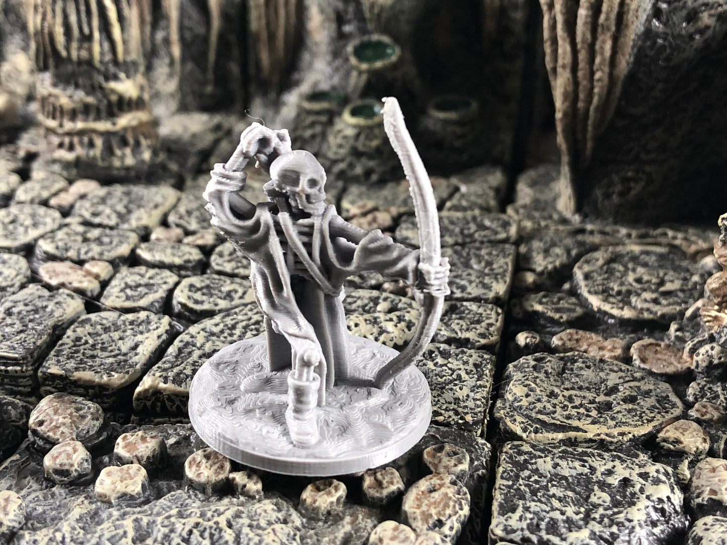 Giant Skeleton and his minions - 28mm High Quality 3D Print