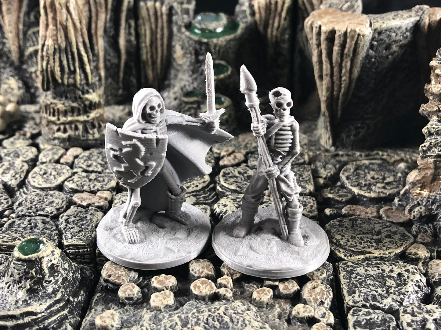 Giant Skeleton and his minions - 28mm High Quality 3D Print